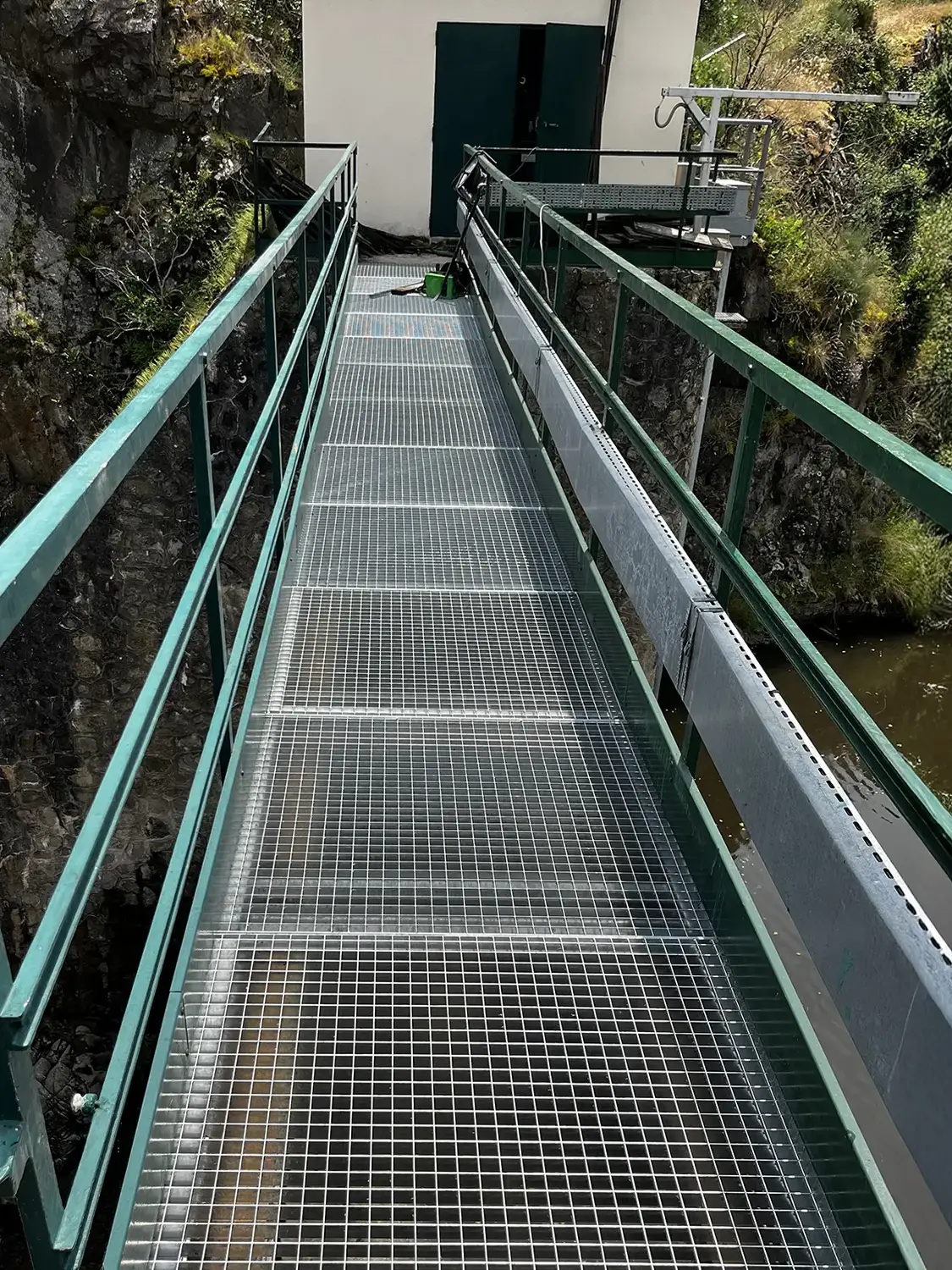 Rénovation d'une passerelle en métal