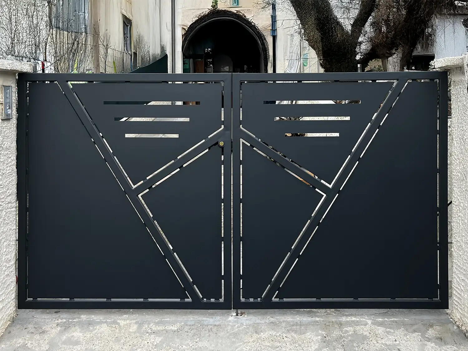 Rénovation et peinture d'un portail métallique