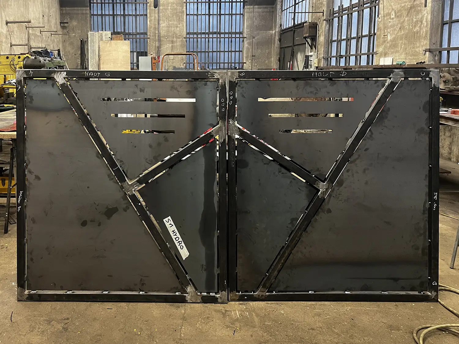 Rénovation et peinture d'un portail métallique